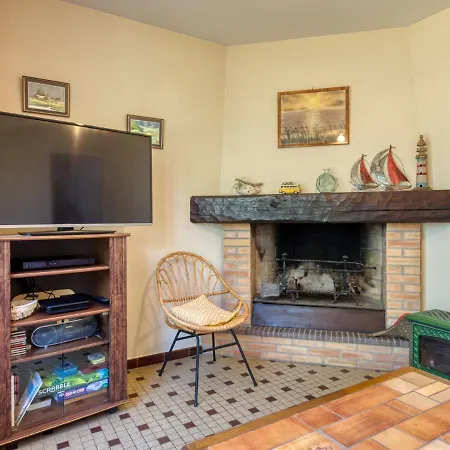 La Bruyere By Interhome